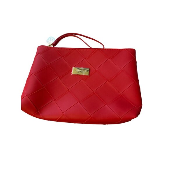Shiseido Quilted Red Wristlet With Gold Logo Plate & Zipper Closure - Picture 2 of 3